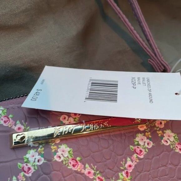 Betsey Johnson Floral wristlet mauve - Picture 4 of 7